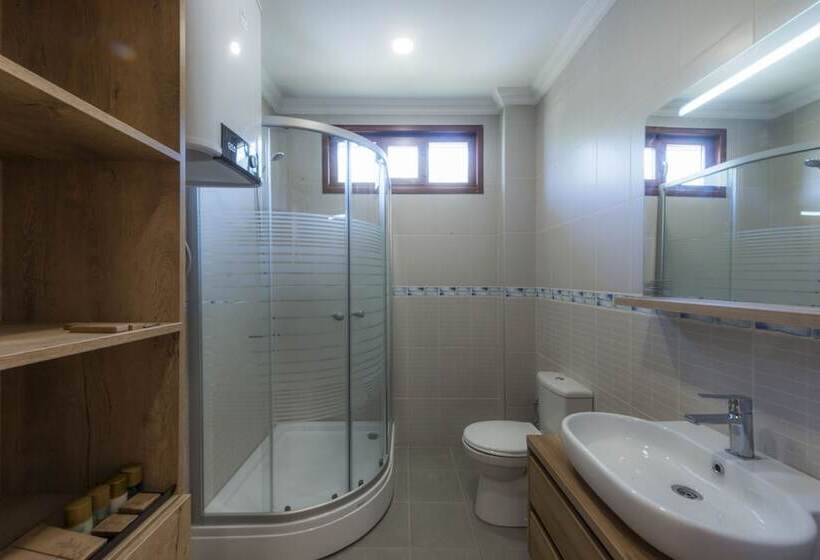 חדר דלוקס, Club Marma