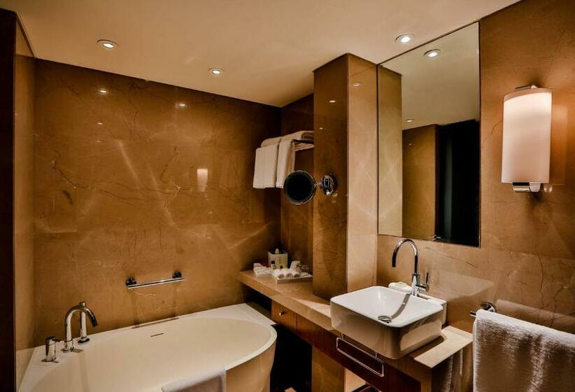 غرفة بريميوم, Crowne Plaza Chennai Adyar Park