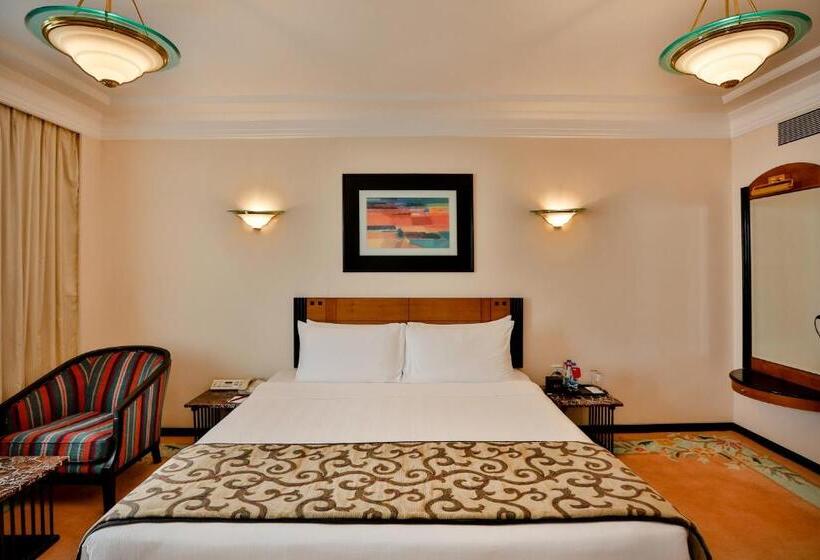 غرفة قياسية سرير كينج, Crowne Plaza Chennai Adyar Park