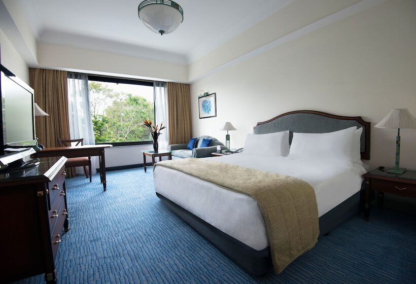 جناح كلوب, Crowne Plaza Chennai Adyar Park