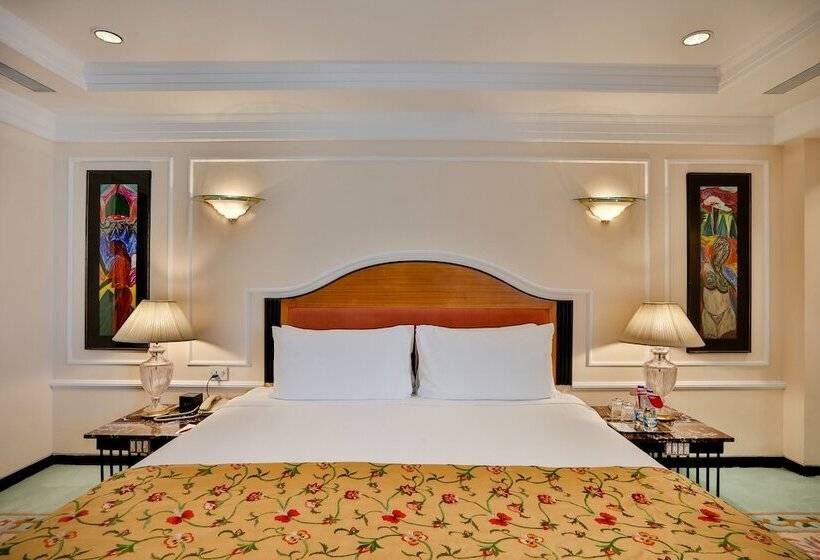 جناح كلوب, Crowne Plaza Chennai Adyar Park