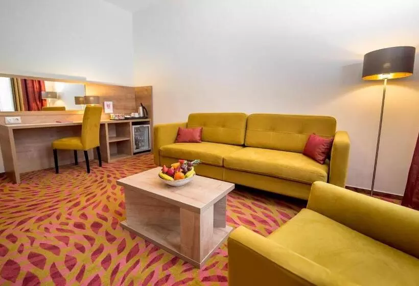 اتاق لوکس با چشم‌انداز باغ, Rubin Wellness & Conference