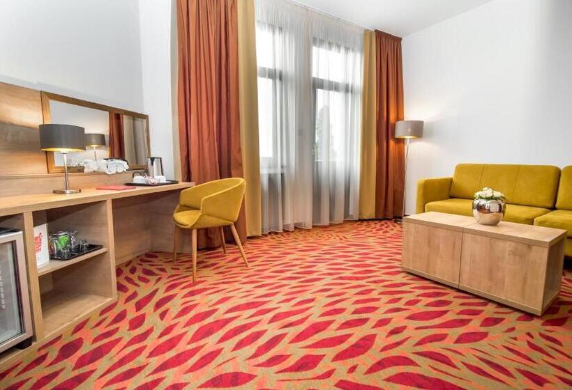 سوییت جونیور با بالکن, Rubin Wellness & Conference