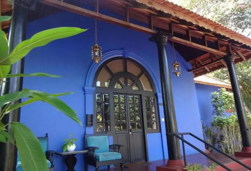キングサイズベッドのスタンダードルーム, Taj Kumarakom Resort And Spa Kerala