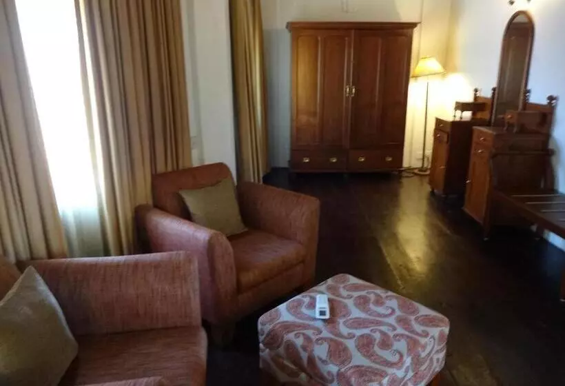 キングサイズベッドのスタンダードルーム, Taj Kumarakom Resort And Spa Kerala