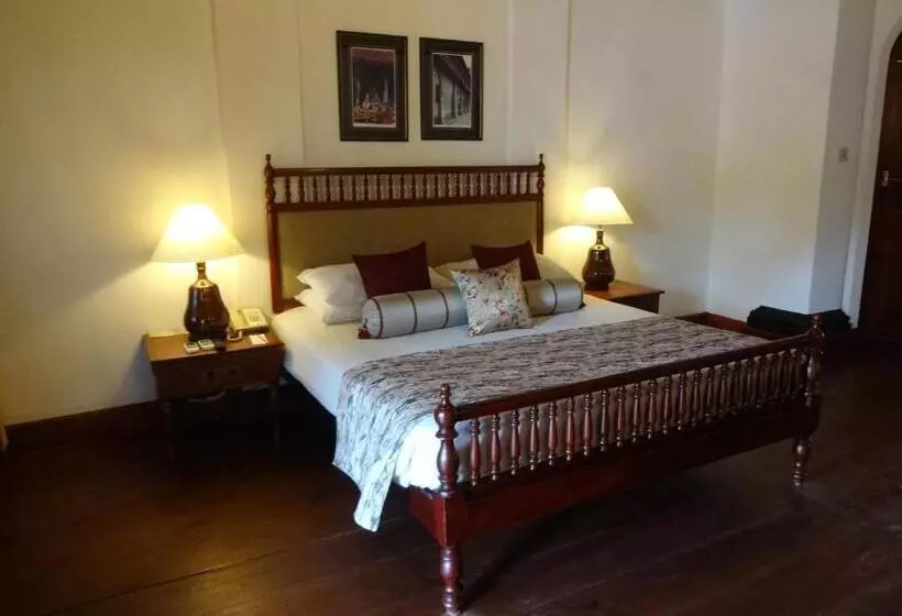 キングサイズベッドのスタンダードルーム, Taj Kumarakom Resort And Spa Kerala