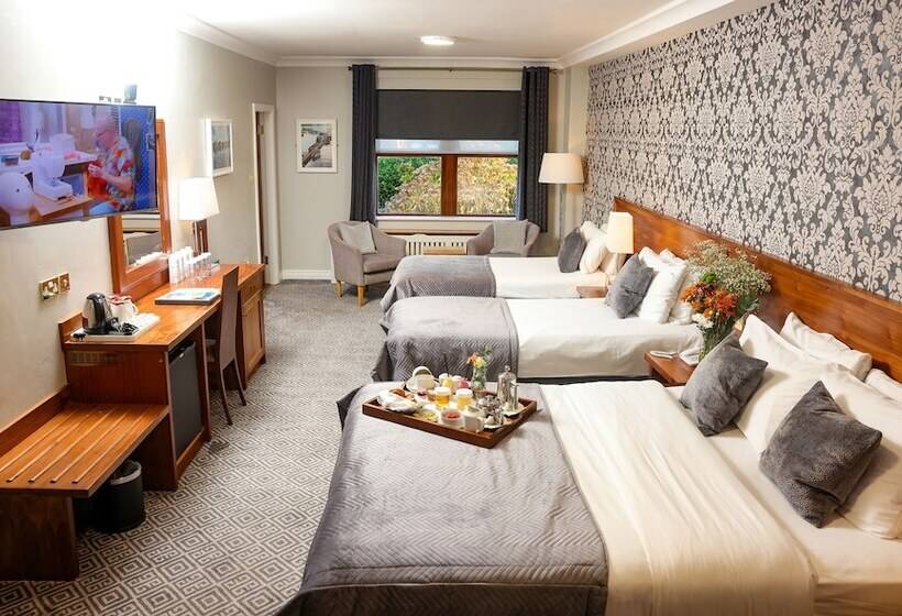 חדר משפחתי, The Lakeside Hotel & Leisure Centre