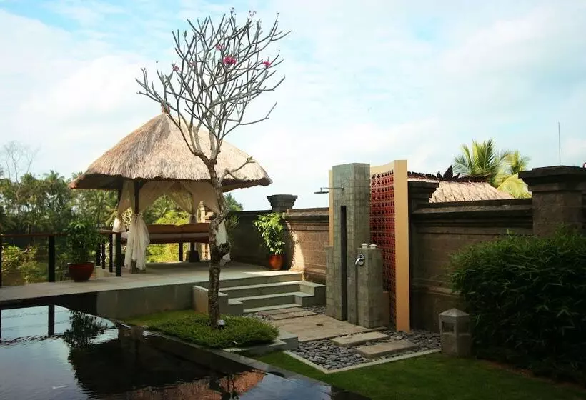 ویلای 3 خوابه با استخر, Kamandalu Ubud