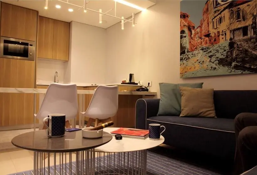 سوییت لوکس, Monot Suites
