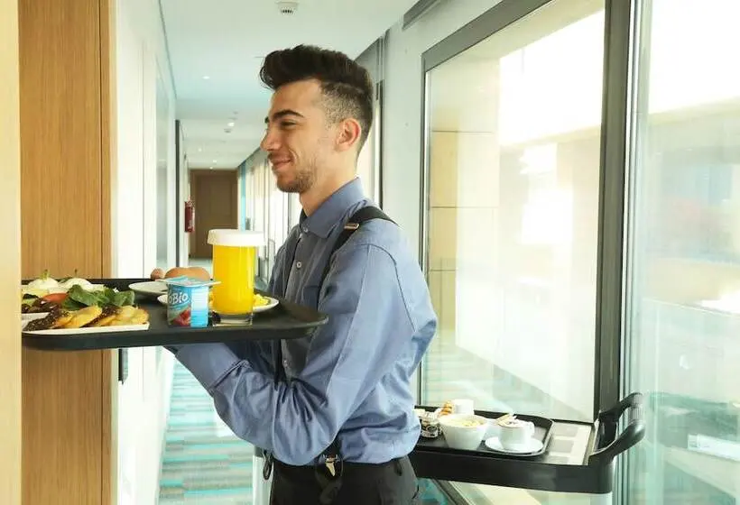 سوییت لوکس, Monot Suites