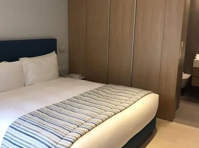 سوییت لوکس, Monot Suites