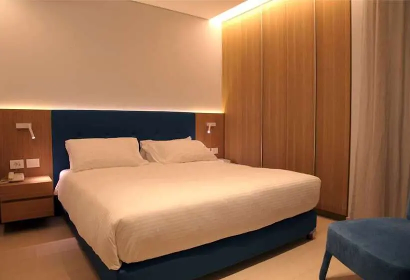 سوییت لوکس, Monot Suites