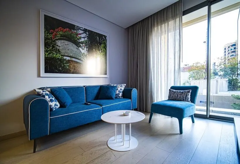 سوییت جونیور, Monot Suites