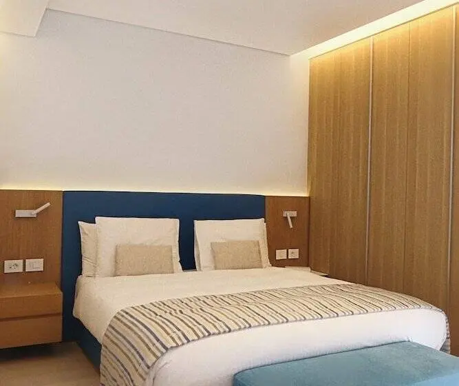 سوییت جونیور, Monot Suites
