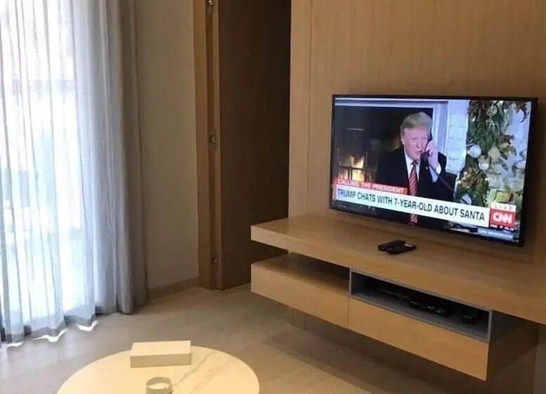 سوئیت با بالکن, Monot Suites