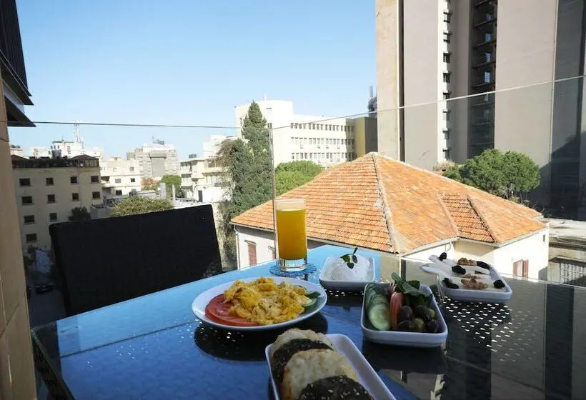 سوئیت با بالکن, Monot Suites