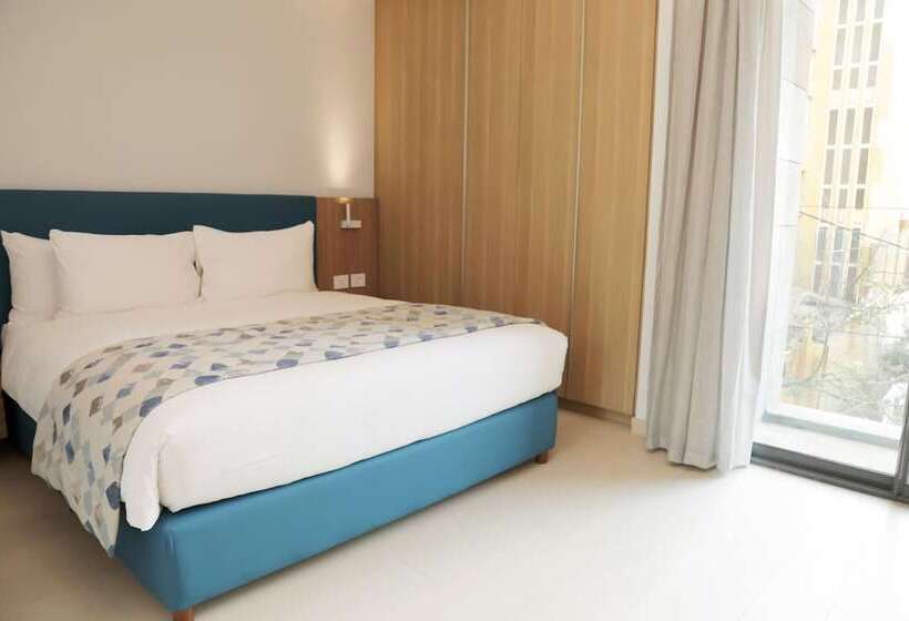 سوئیت با بالکن, Monot Suites