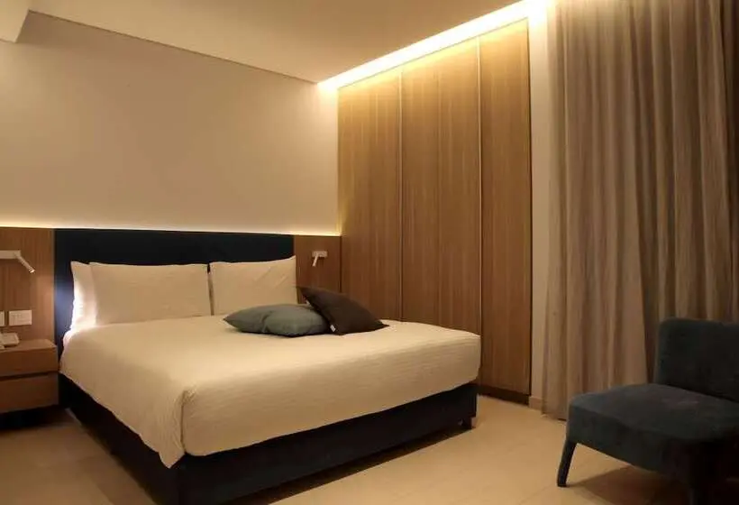 سوئیت با بالکن, Monot Suites