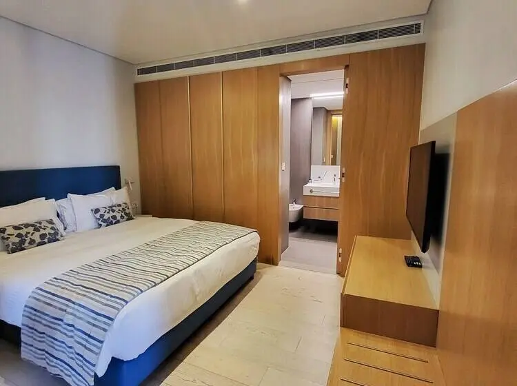 سوییت لوکس, Monot Suites