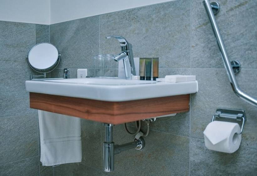 اتاق استاندارد با تخت دوبل, Crowne Plaza Dar Es Salaam, An Ihg