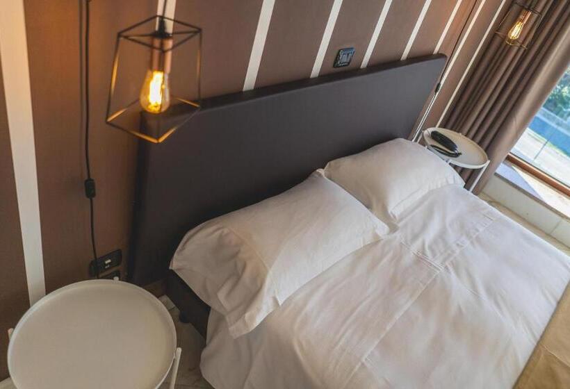 اتاق استاندارد سه نفره, Continental