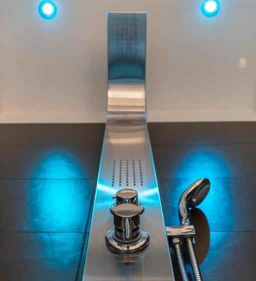 سوییت جونیور با چشم‌انداز دریا, Continental