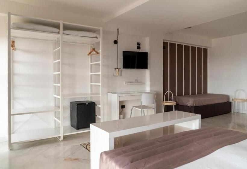 سوییت جونیور با چشم‌انداز دریا, Continental