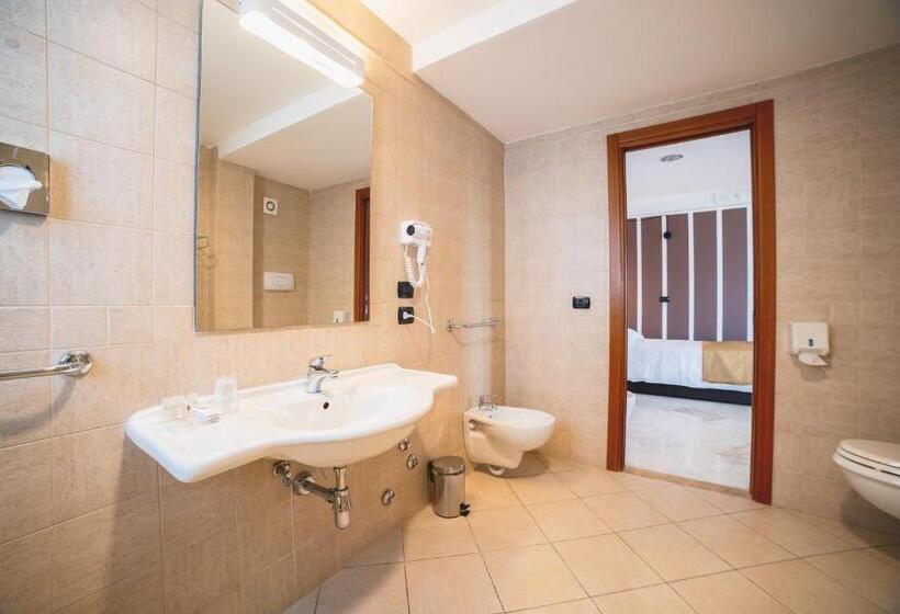 سوییت با چشم‌انداز دریا, Continental