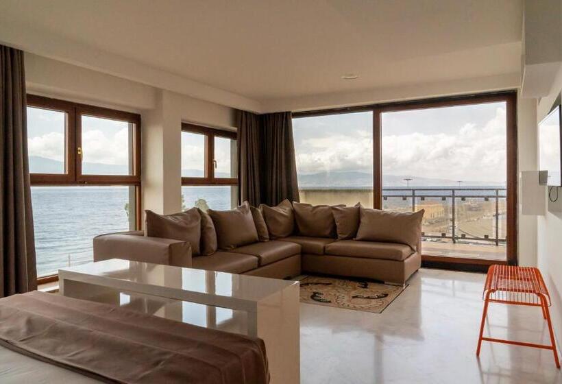 سوییت با چشم‌انداز دریا, Continental