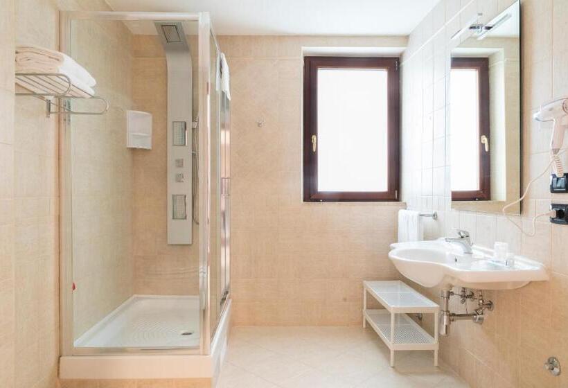 سوییت با چشم‌انداز دریا, Continental