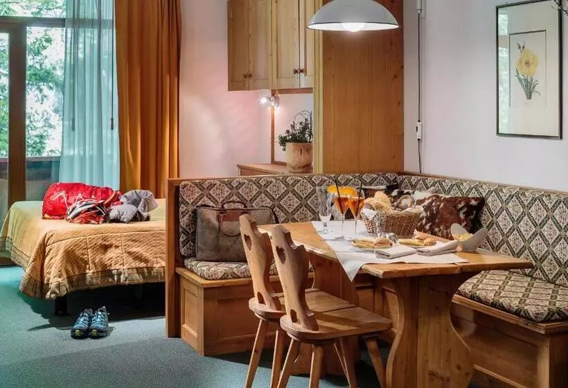 スタンダードトリプルルーム, Cristallino D'ampezzo