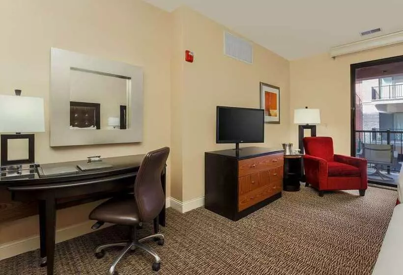 Camera Familiare, Hilton Dublin