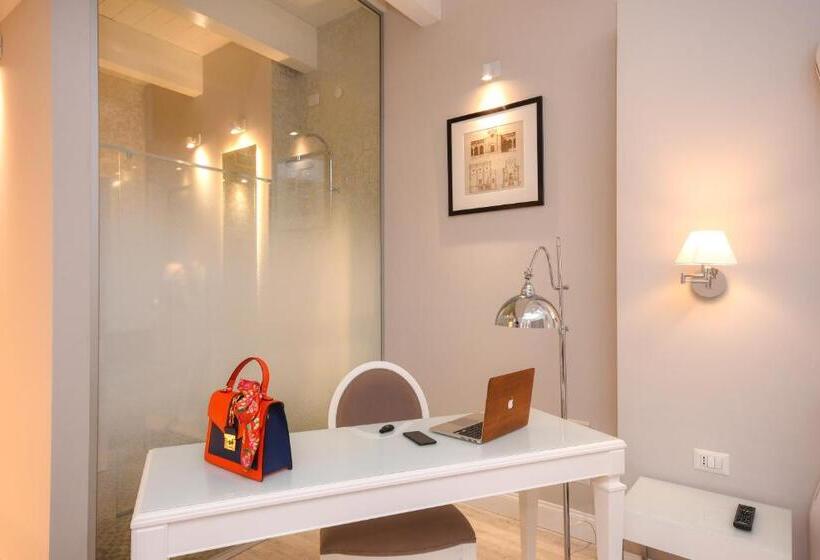 Suite with lake view, Oliveto