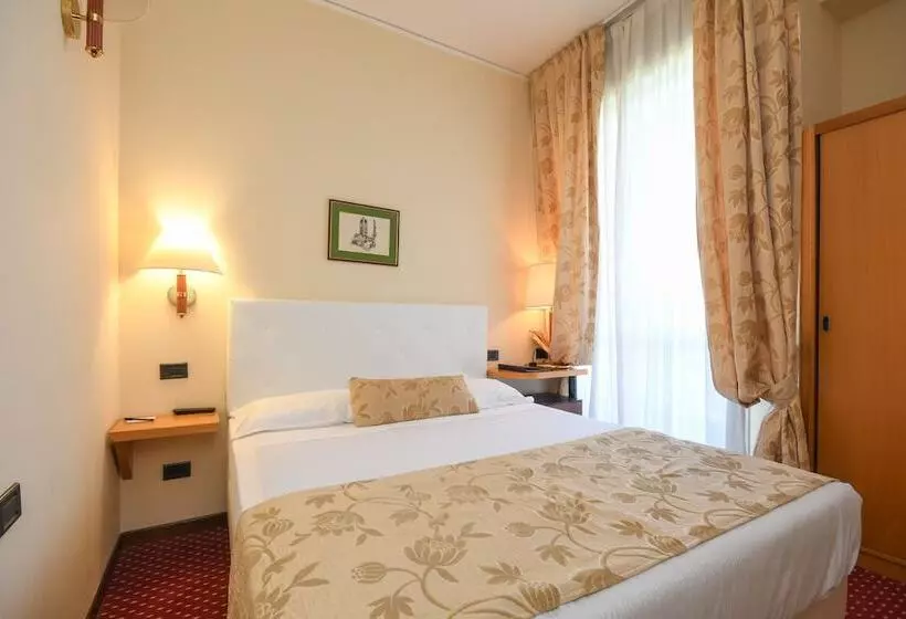 اتاق اکونومی, Oliveto