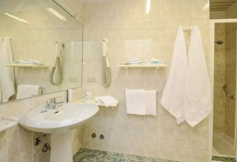 اتاق اکونومی, Oliveto