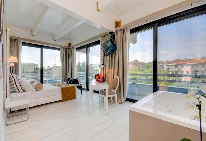 Полулюкс Вид на Бассейн, Oliveto