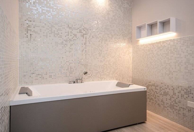 Номер Стандарт Вид на Озеро, Oliveto