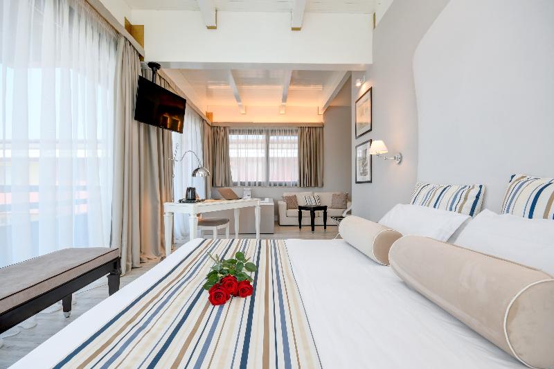 Полулюкс Вид на Бассейн, Oliveto