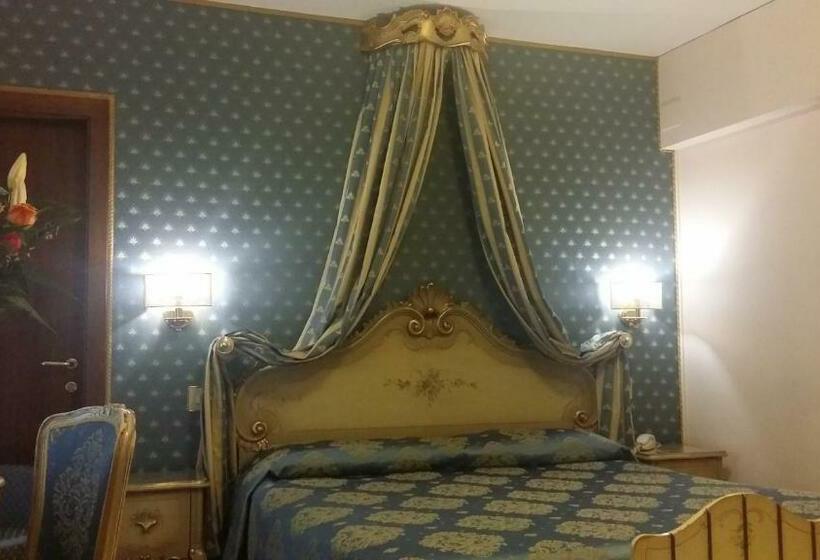 اتاق استاندارد سه نفره, Royal San Marco