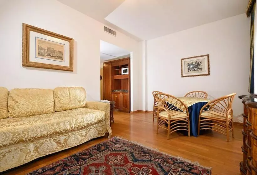سوییت لوکس, Royal San Marco
