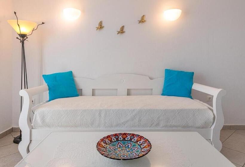 جناح ذو إطلالة, Reverie Santorini