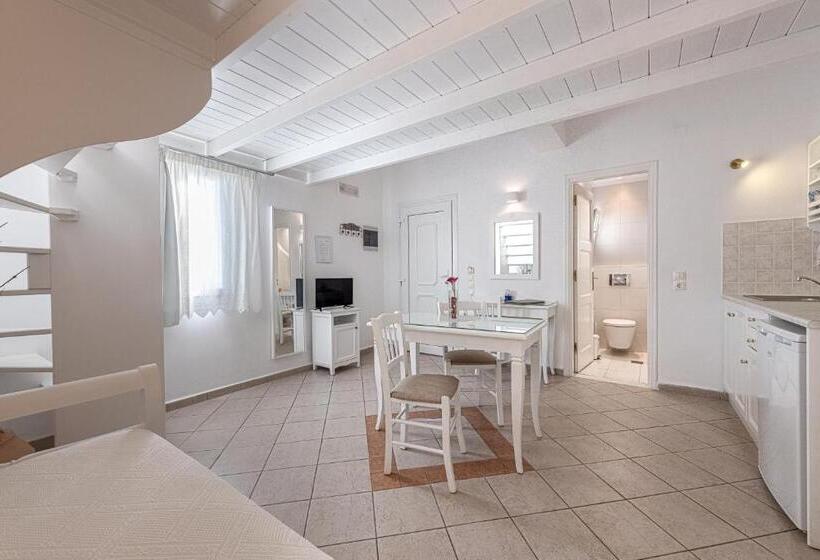 جناح ذو إطلالة, Reverie Santorini