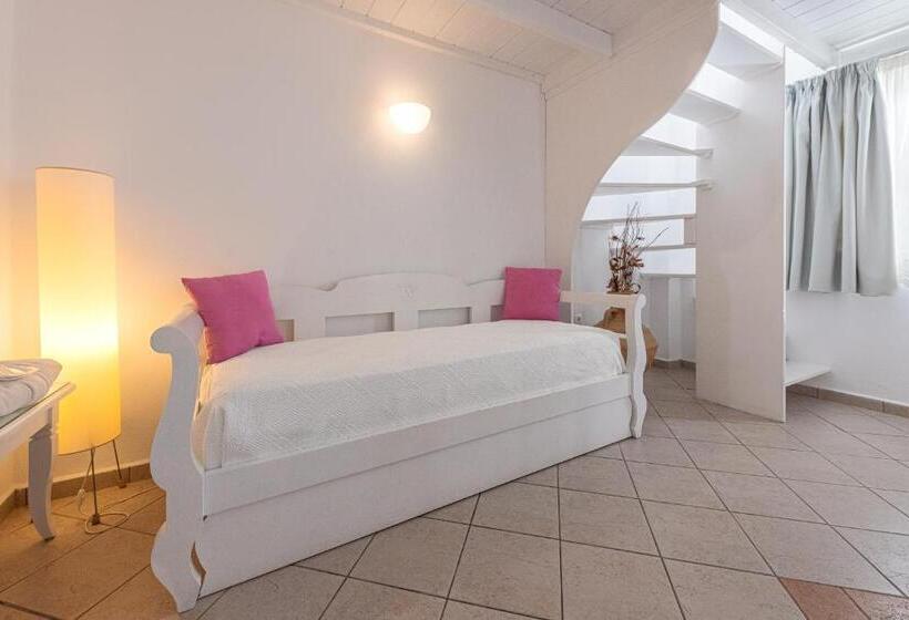 جناح ذو إطلالة, Reverie Santorini