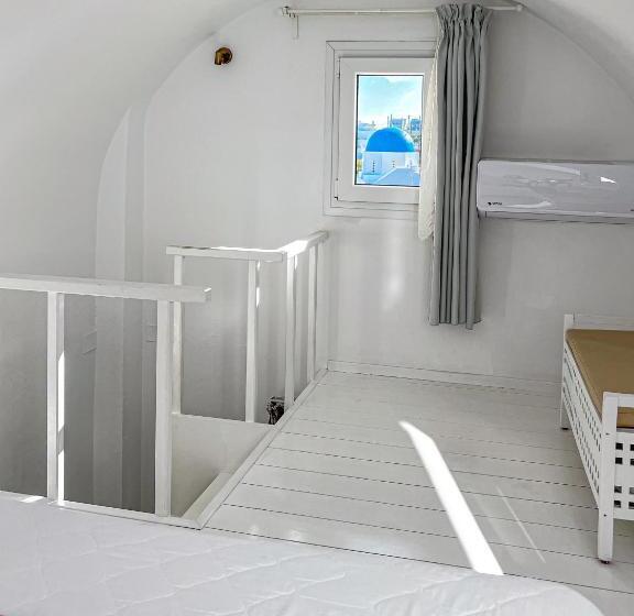 جناح ذو إطلالة, Reverie Santorini