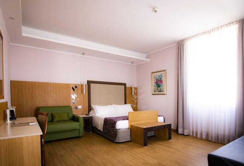 اتاق استاندارد چهار تخته, Giolli Nazionale