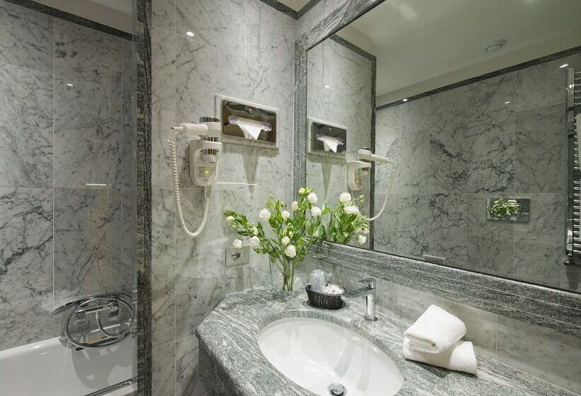 اتاق لوکس با چشمانداز شهر, Giolli Nazionale