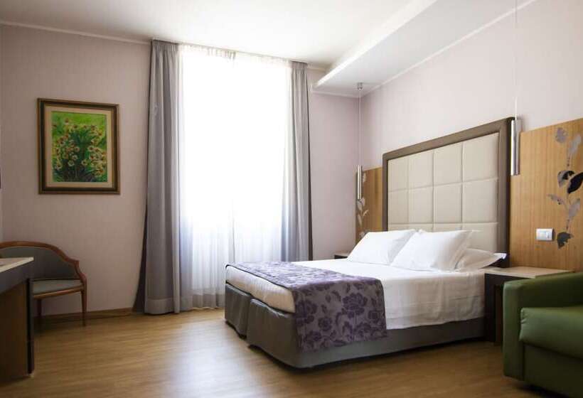 اتاق استاندارد سه نفره, Giolli Nazionale