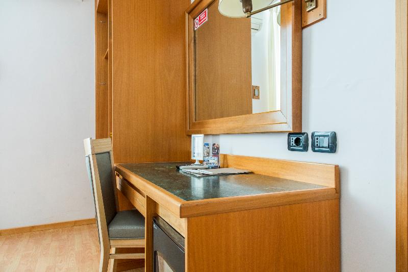 اتاق استاندارد سه نفره, Giolli Nazionale