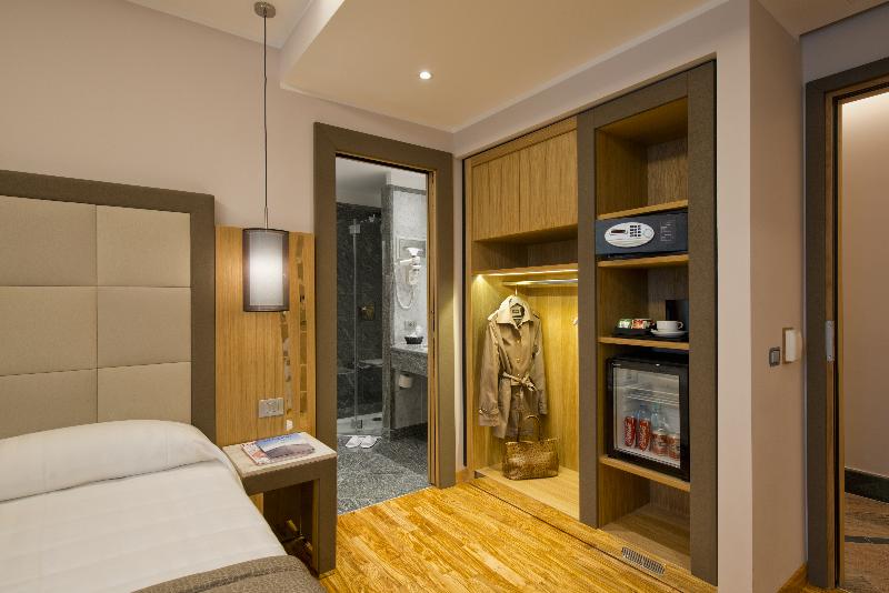 اتاق لوکس, Giolli Nazionale