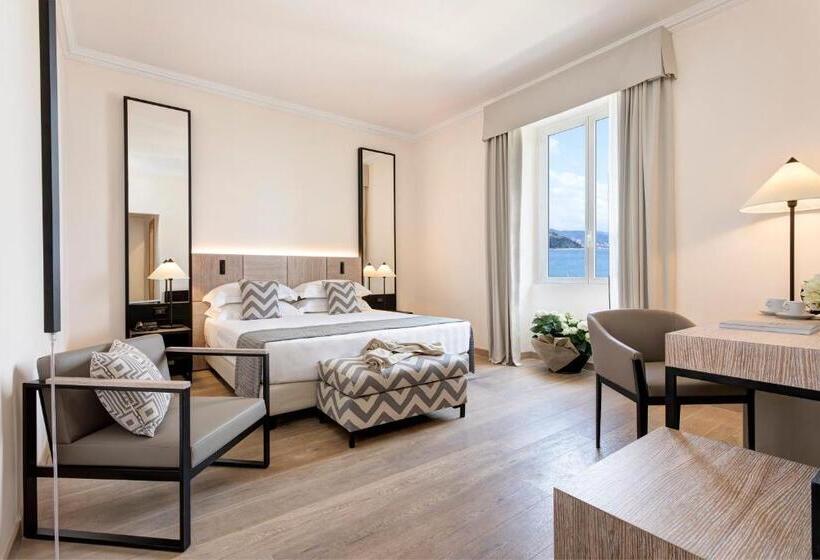 Полулюкс, Grand Hotel Arenzano